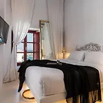 The Townhouse Mykonos מלון 5*